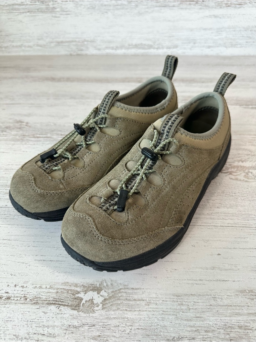 L.L. BEAN Suede Leather Slip On Hiking Outdoor Moccasins Walking Shoes 7.5 Tan